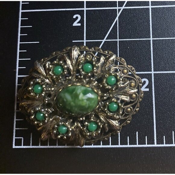 Vintage Brooch Green Matrix Glass & Jadeite Color Cab Gold Tone Filigree Granny - Picture 8 of 8